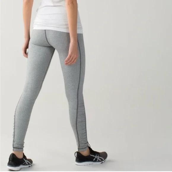 🐼Women Lululemon Athletica Gray and Black Leggings, size 4 - Picture 2 of 12